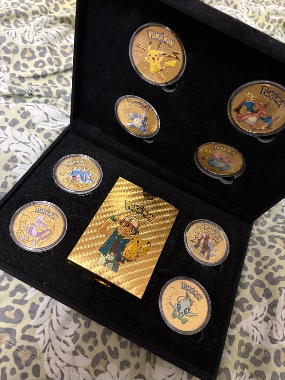 Pokémon gold collector coin and cards
